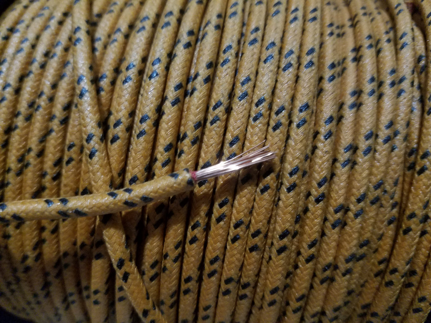 18 Gauge Cloth Braided Primary Wire [Sold By The Foot]